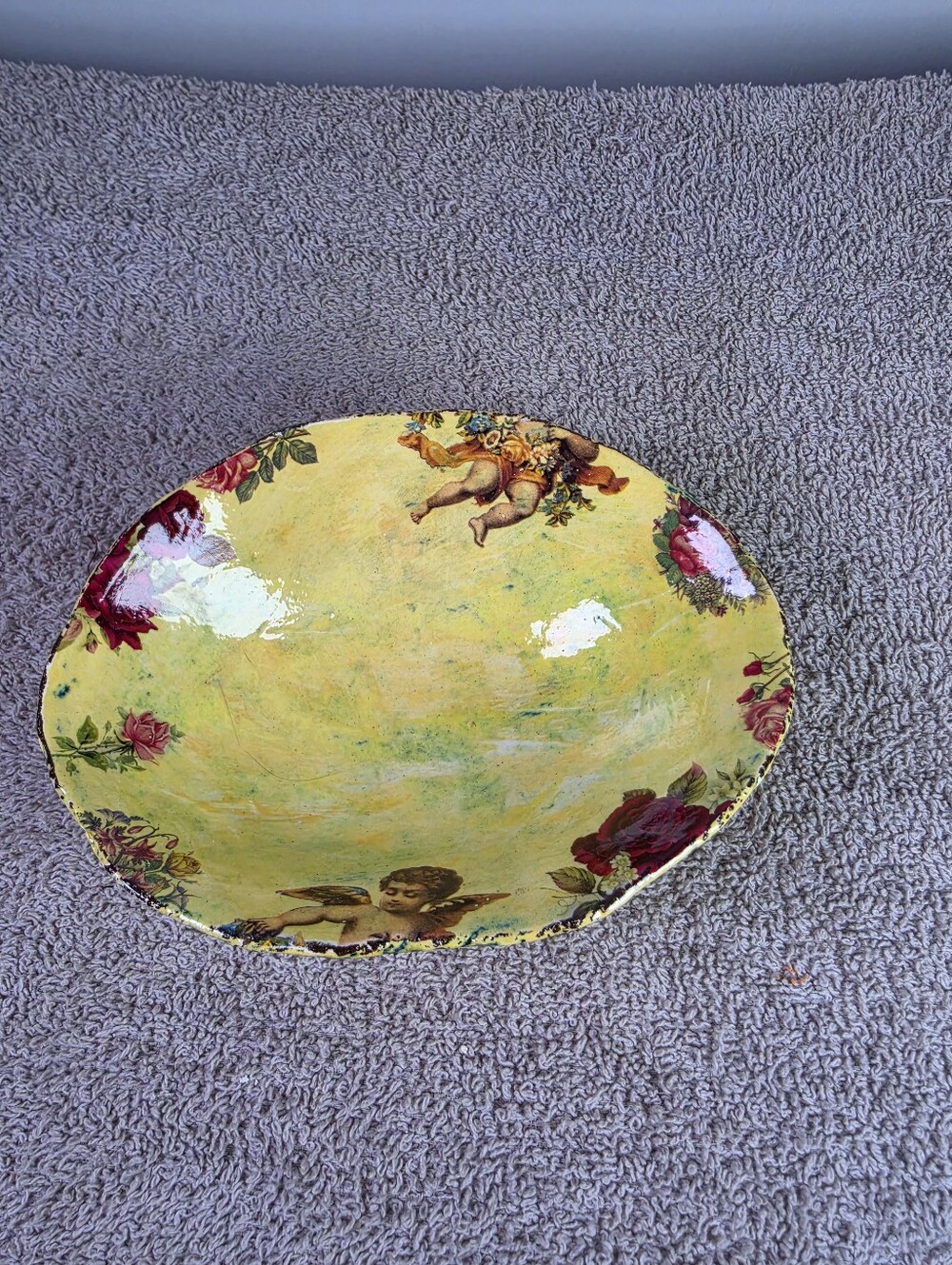 Yellow Trinket Bowl With Decopage Of Cherubs And Red Roses - Picture 6 of 11